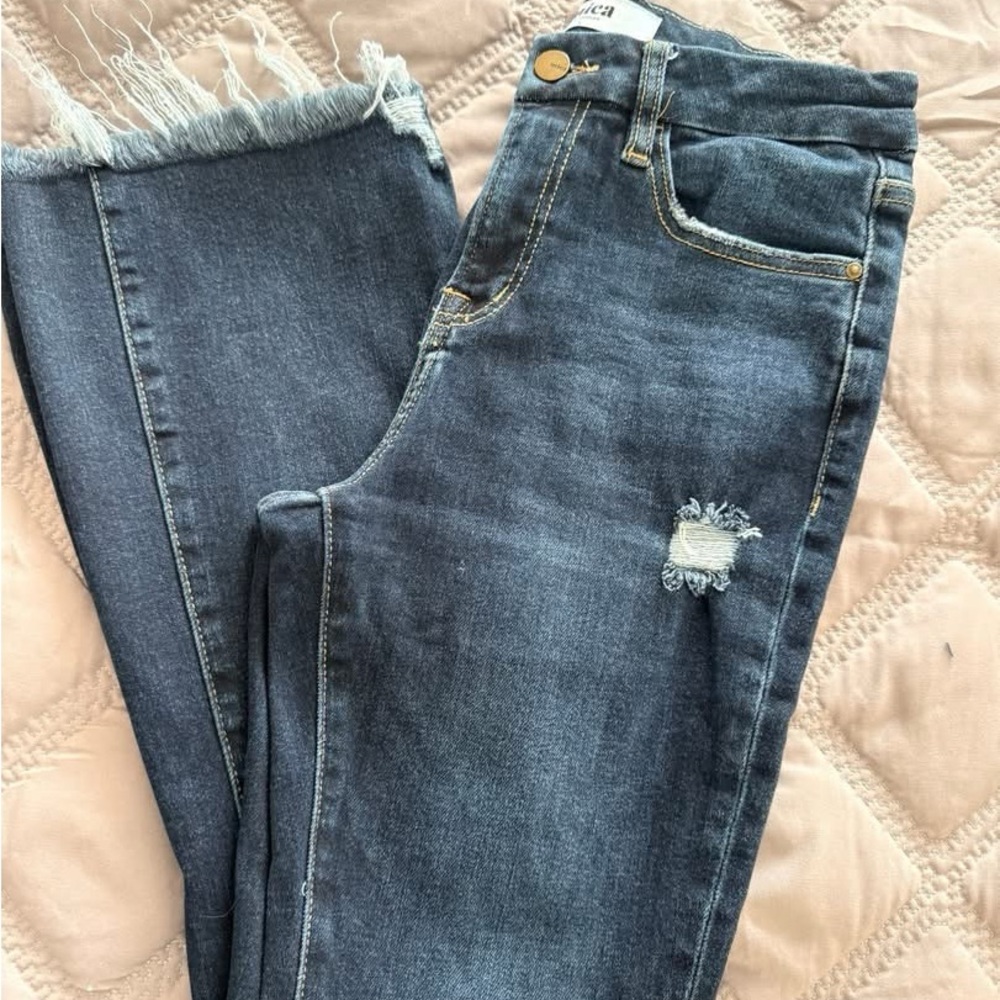 Women’s Frayed Hem Ankle Jeans in Dark Blue Wash
